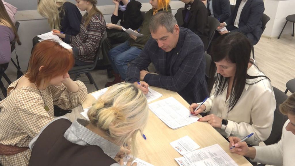 «Правовой экзамен» сдавали в библиотеке имени Горловского