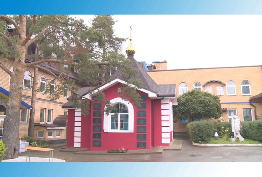 Часовня памяти воинов обрела купол и крест