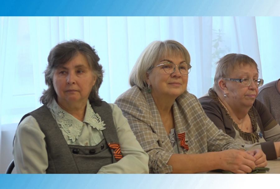 Ветераны педагогического труда пообщались с Михаилом Токаревым