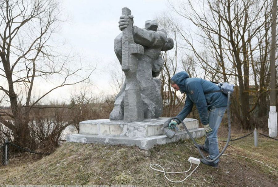 Памятники погибшим в Великой Отечественной войне благоустраивают в Сергиево-Посадском округе