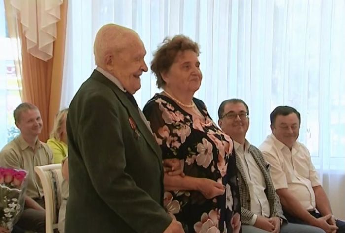 Бриллиантовых юбиляров поздравили в ЗАГСе