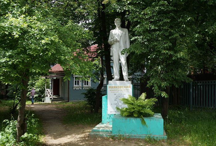 Юных поэтов Подмосковья наградили на даче Маяковского