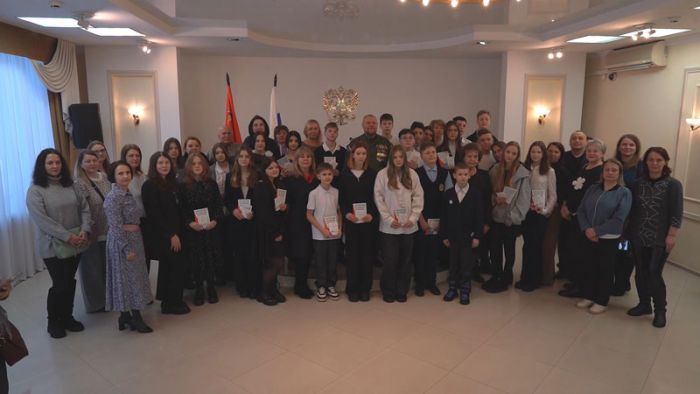 Торжественное вручение паспортов юным гражданам РФ