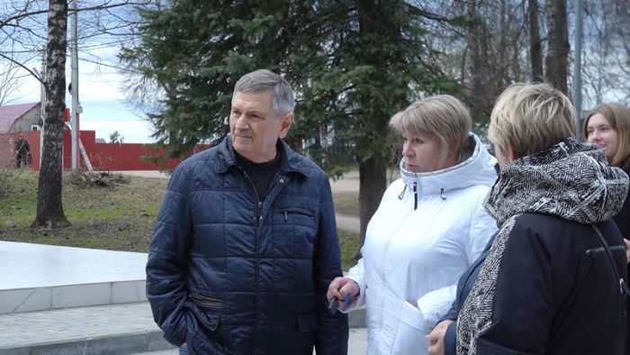 Сергей Горячев проверил состояние памятника воинам-землякам в Васильевском