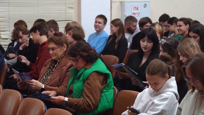 &laquo;Специальный репортаж&raquo;. Отчёт депутатов в медколледже