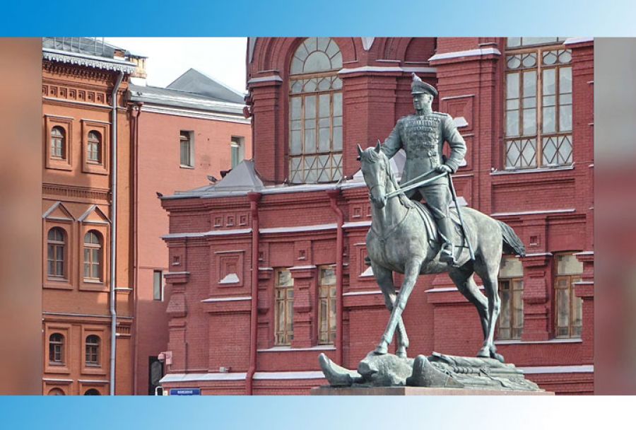 Памятник маршалу Жукову вернулся на прежнее место