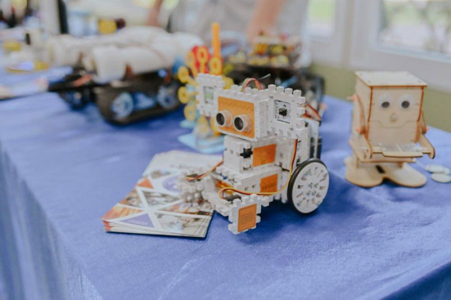 В парке &laquo;Скитские пруды&raquo; в Сергиевом Посаде состоялась выставка технического творчества Центра &laquo;Юность&raquo;